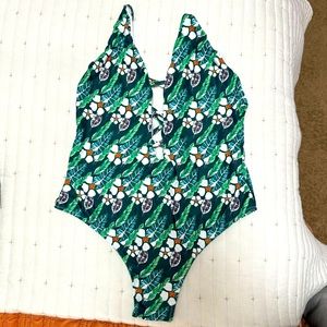 Cupshe one piece tropical suit